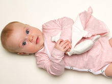 Laden Sie das Bild in den Galerie-Viewer, Baby wrap bodysuit sewing pattern CIELO Paper Pattern - Patternforkids