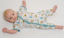 Load image into Gallery viewer, Baby Strampler mit durchgehender Knopfleiste ebook LEON von Patternforkids